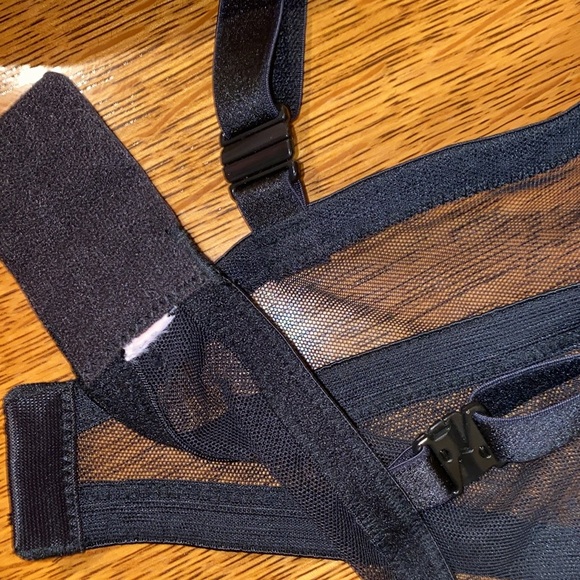 VS Convertible to X Crossed Straps Underwire Sheer Bra Adj Straps Black Lace - Picture 9 of 10